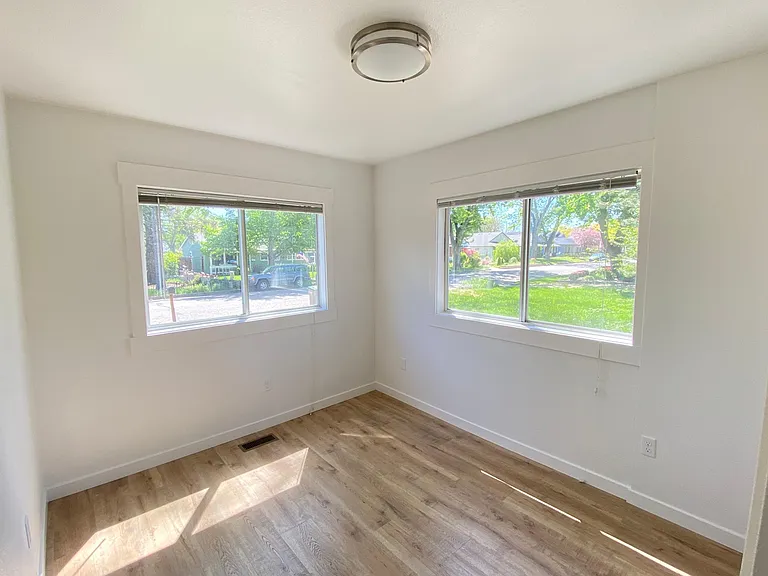 1501 S Grant Ave — Photo 8