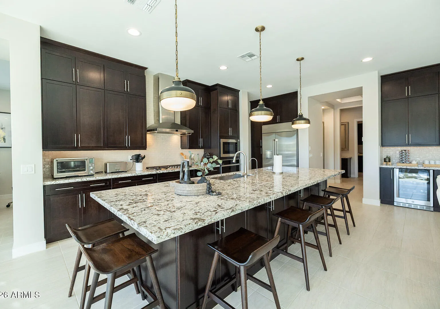 5 bed, 3.5 bath, 4228 sqft, $9,000 — Photo 3