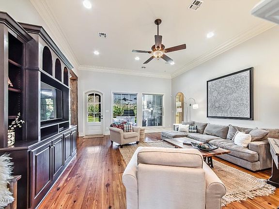 5th image of 102 Avenleigh Dr