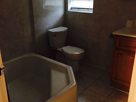 3rd image of 171 Clunie Ave
