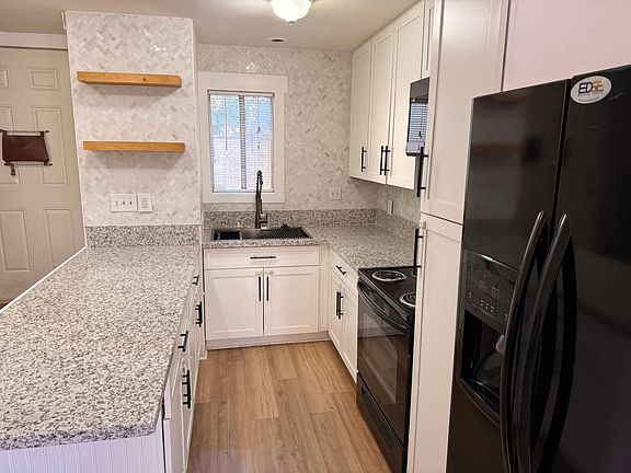 5th image of 5023 Spencer St Unit C