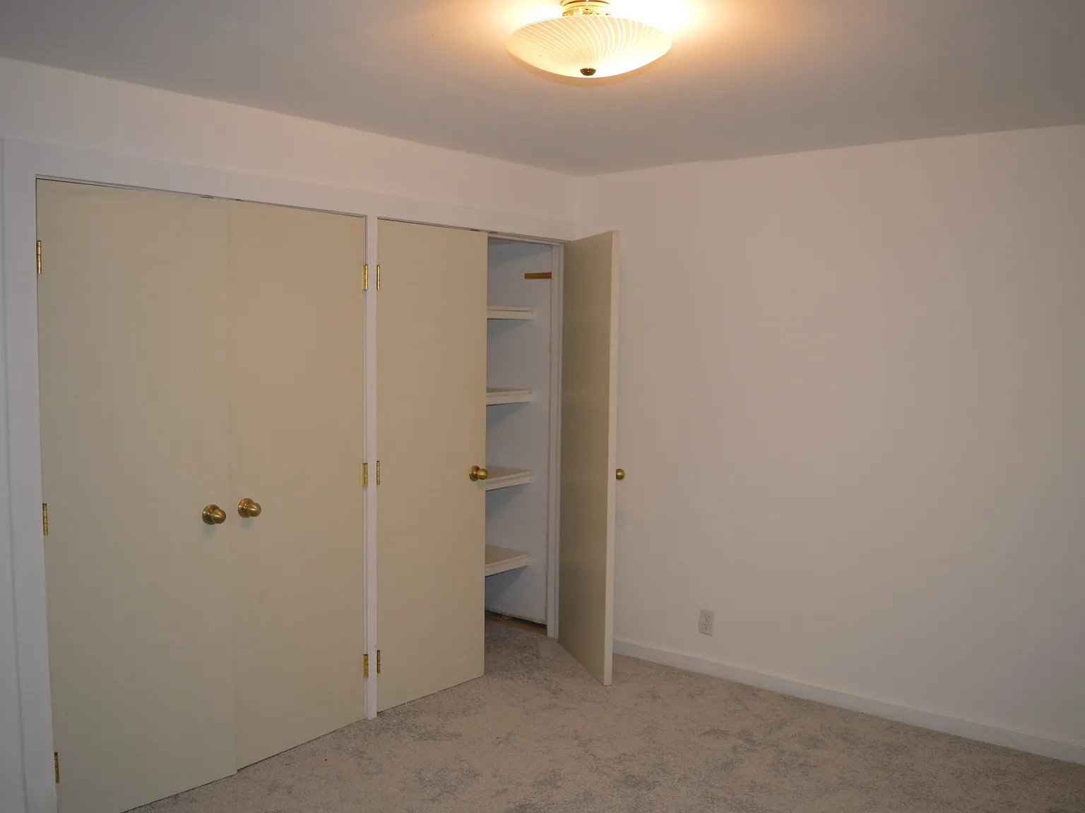 3 bed, 1986 sqft, $2,495 — Photo 2