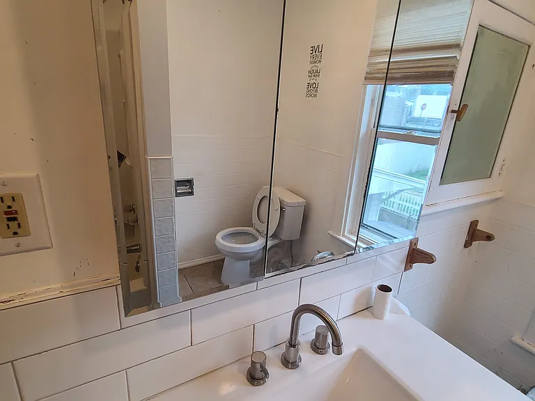 703 W Race St — Photo 12