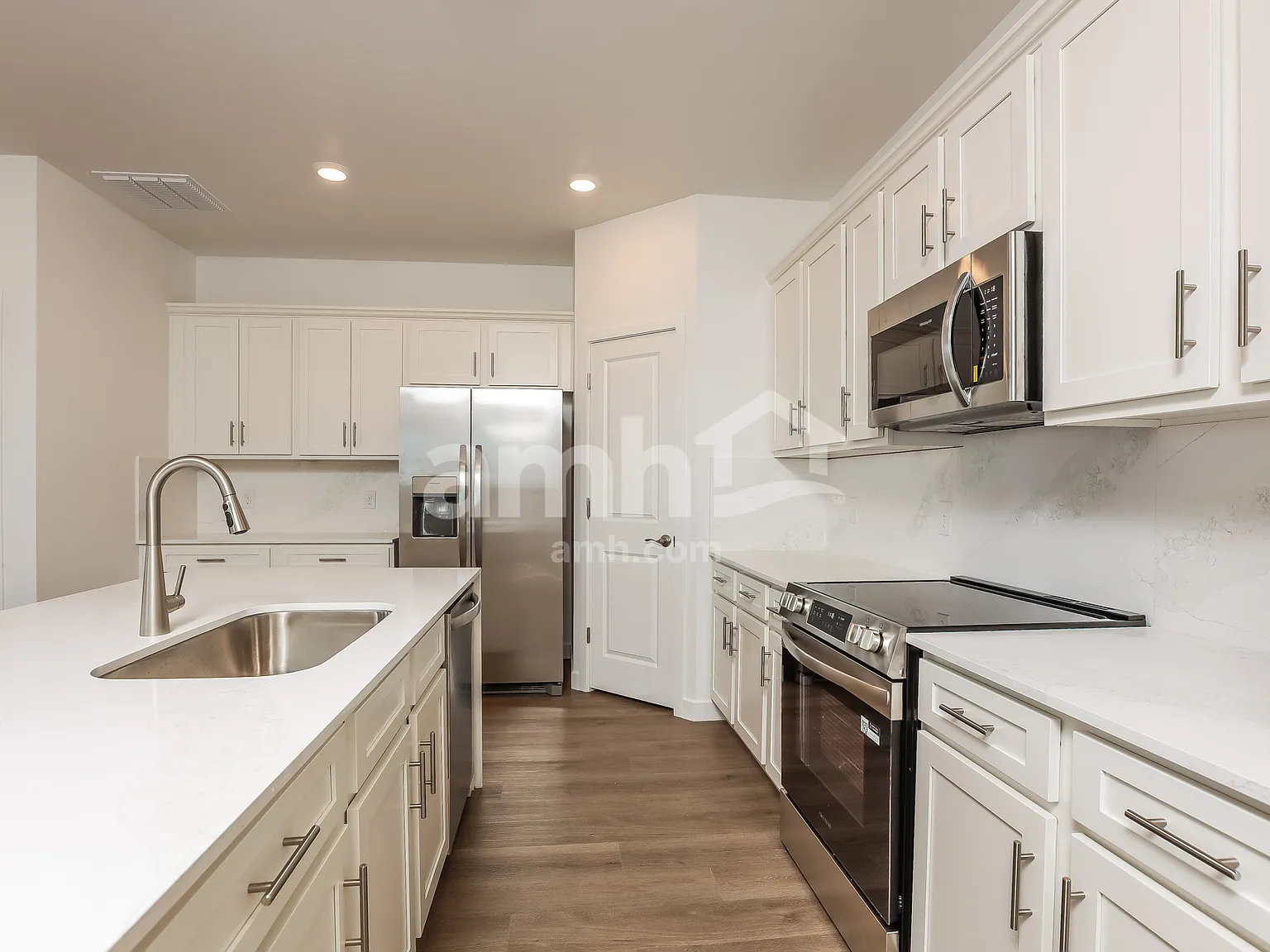 3 bed, 2.0 bath, 1746 sqft, $2,145 — Photo 3