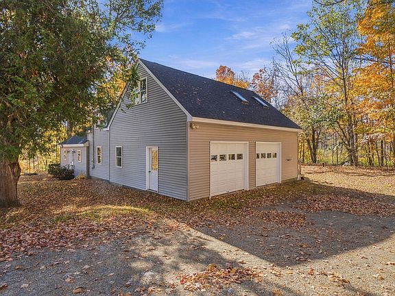 3rd image of 114 Parmenter Hill Road