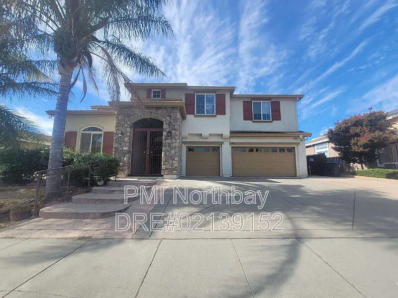 5 bed, 3.5 bath, 3475 sqft, $4,500 — Photo 2
