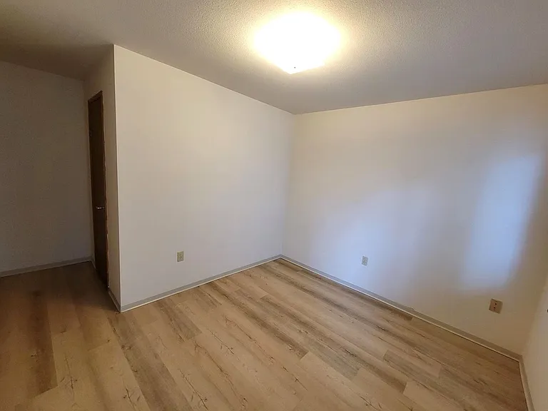 Willow Bay Apartments — Photo 21