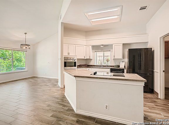 5th image of 8011 TRAIL VILLAGE DR