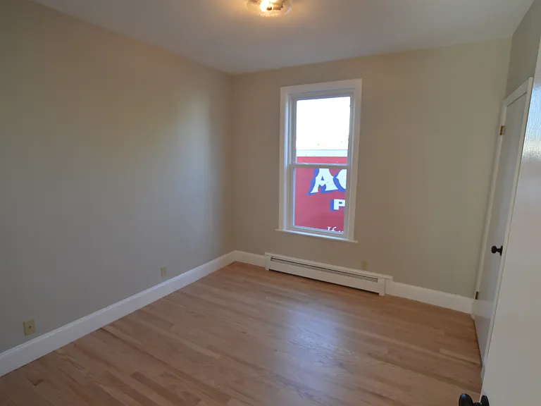 14 Roundy St #1 — Photo 6