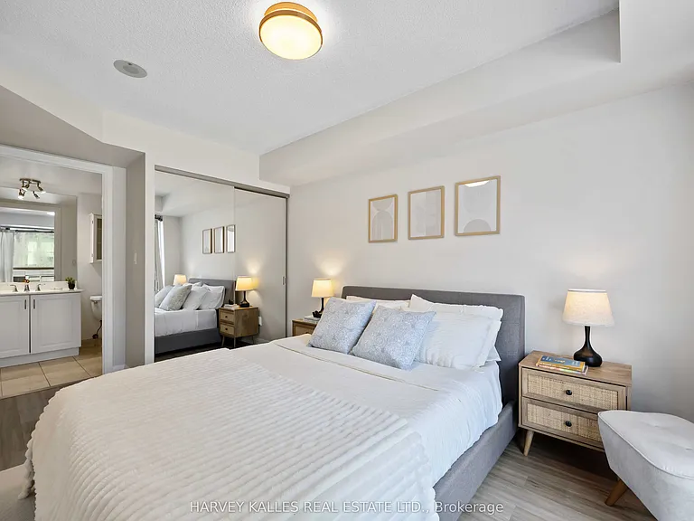 18 Beverley St #416 — Photo 27