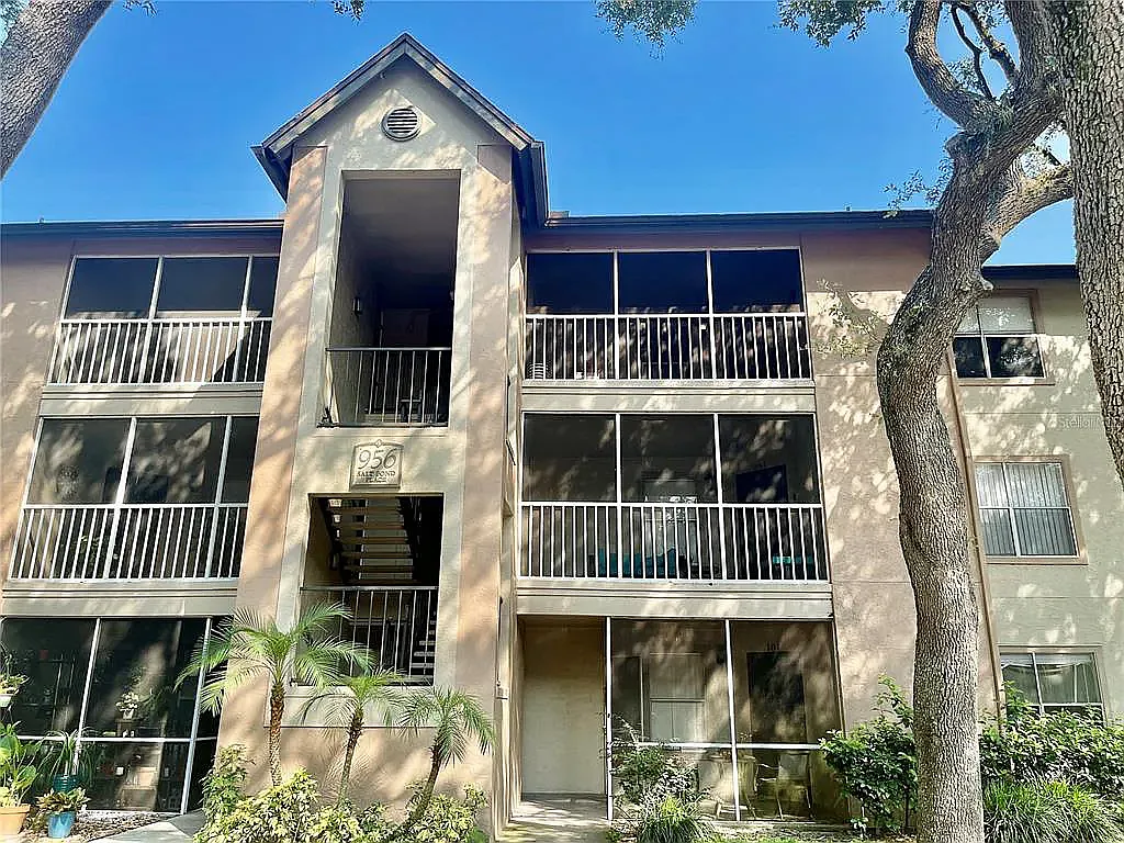 2 bed, 1019 sqft, $1,700 — Photo 1