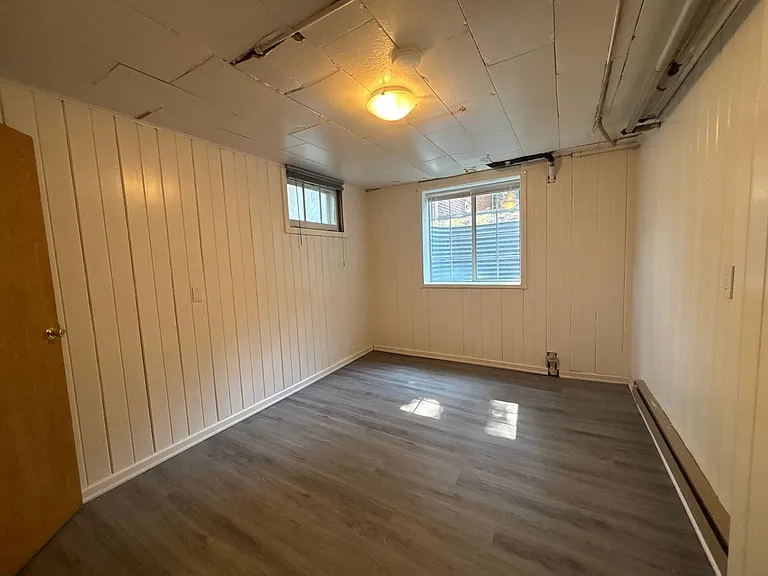 715 NE Stadium Way — Photo 7