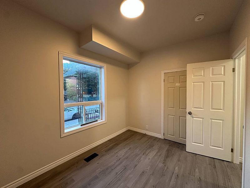 Peterborough Apartment for rent - 5 Bedrooms — photo 19