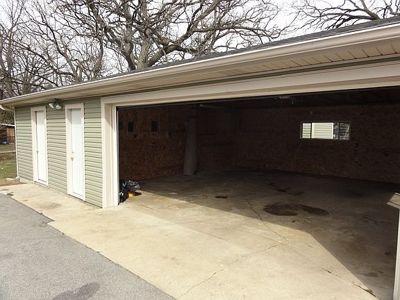 2nd image of 4739 Yackley Ave