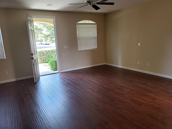 3rd image of 2823 Stonegate Dr