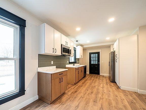 5th image of 36B Courtland Street
