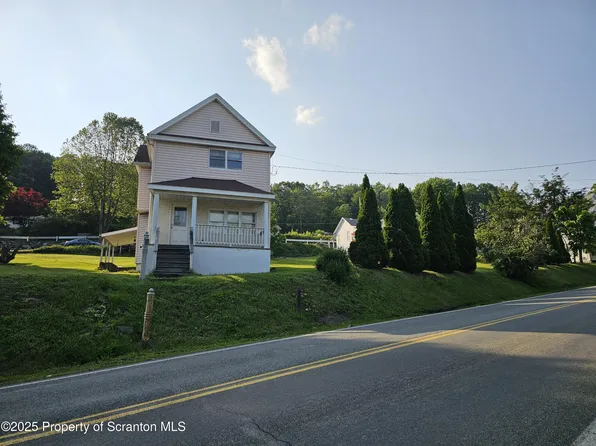 13 9th St, Blakely, PA 18447