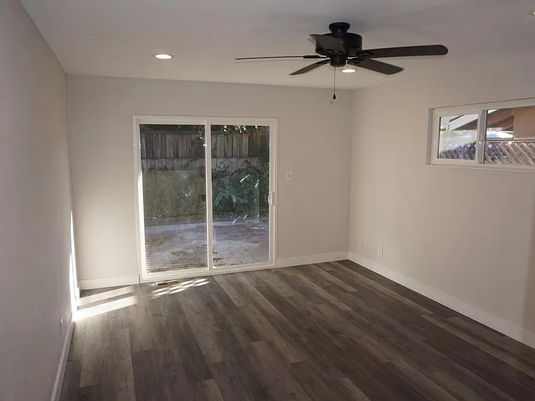 2218 Harrison St — Photo 8