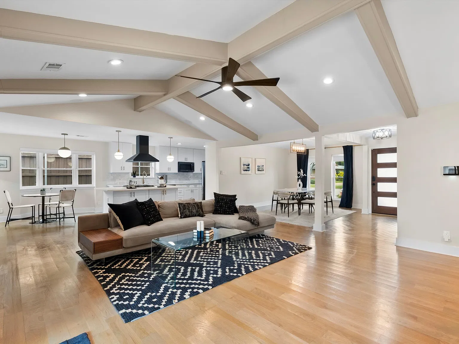 4 bed, 2648 sqft, $7,500 — Photo 4