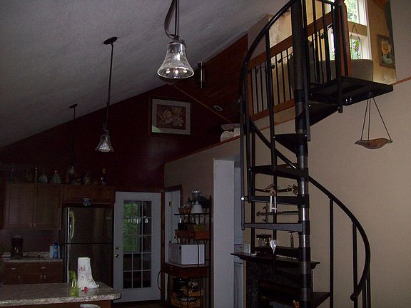 Spiral stairs w/loft