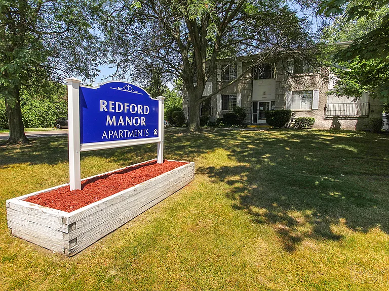 Redford Manor Apartments — Photo 9