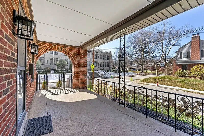 4 bed, 2.5 bath, 2182 sqft, $3,695 — Photo 3