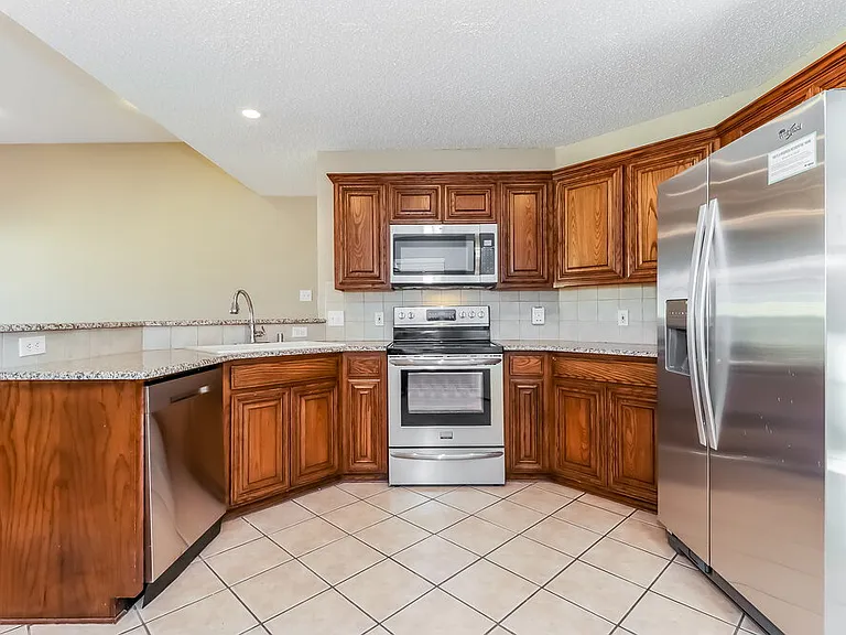 528 Cambridge Dr — Photo 8
