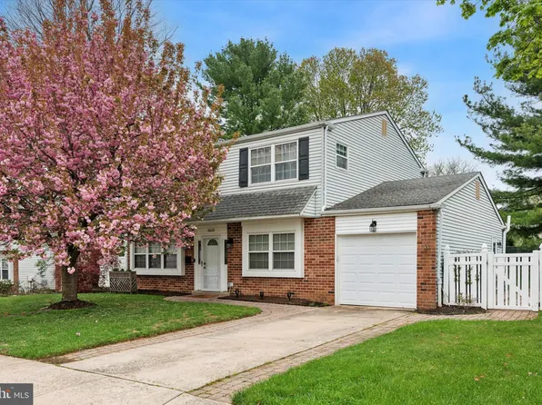 8631 Belfry Dr, Philadelphia, PA 19128