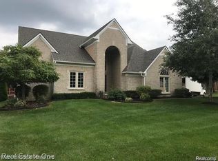 37899 McKenzie Ct, Farmington Hills, MI 48331