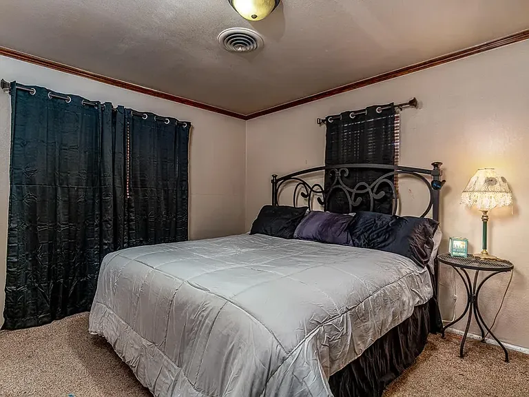 813 NW 8th St — Photo 8