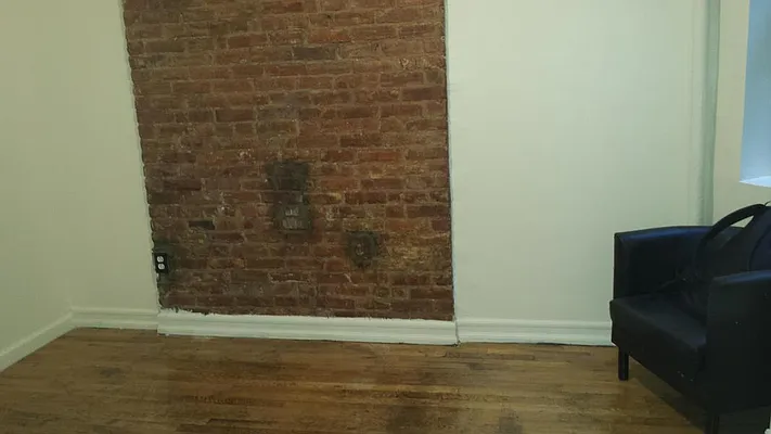 Rented by Camhi NYC Realty Inc | media 25