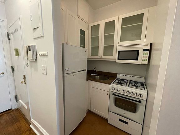 4th image of 966 Lexington Ave #4N