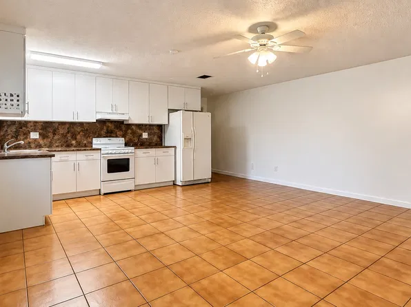 130 SE 10th St #126, Hallandale, FL 33009