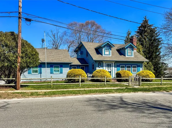 21 Maple Avenue, East Moriches, NY 11940