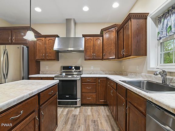 4th image of 100 Teak Ln