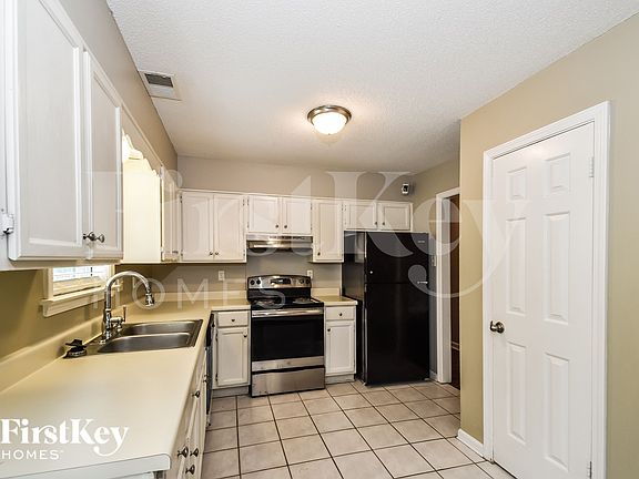 4th image of 8051 Port Douglas Dr