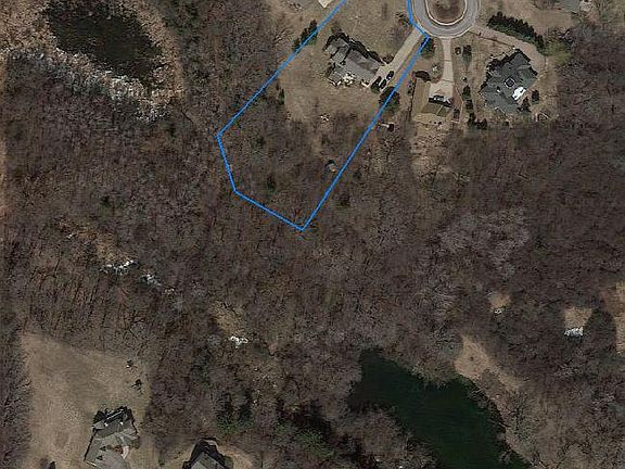 4th image of W289N4763 Wild Rose Ct