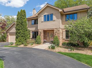 9021 Royal Dr, Burr Ridge, IL 60527