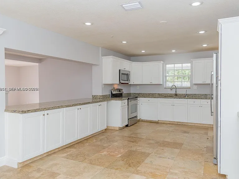 5520 Hayes St — Photo 3
