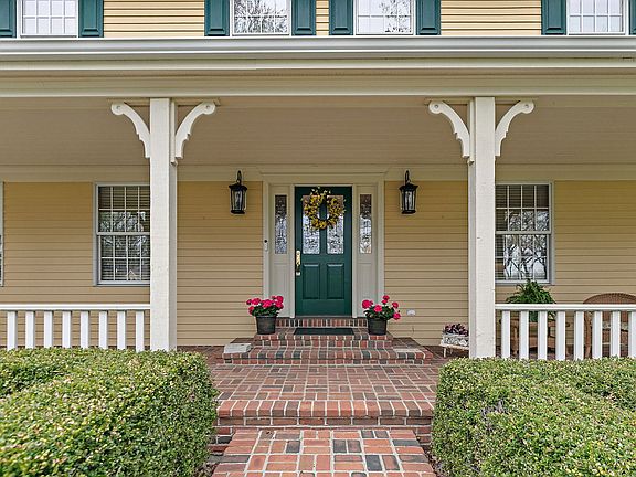 3rd image of 309 Three Oaks Rd