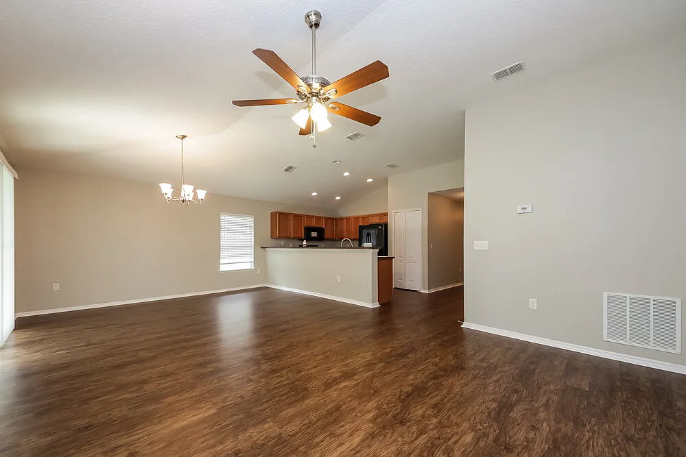 3 bed, 2.0 bath, 1503 sqft, $2,630 — Photo 2