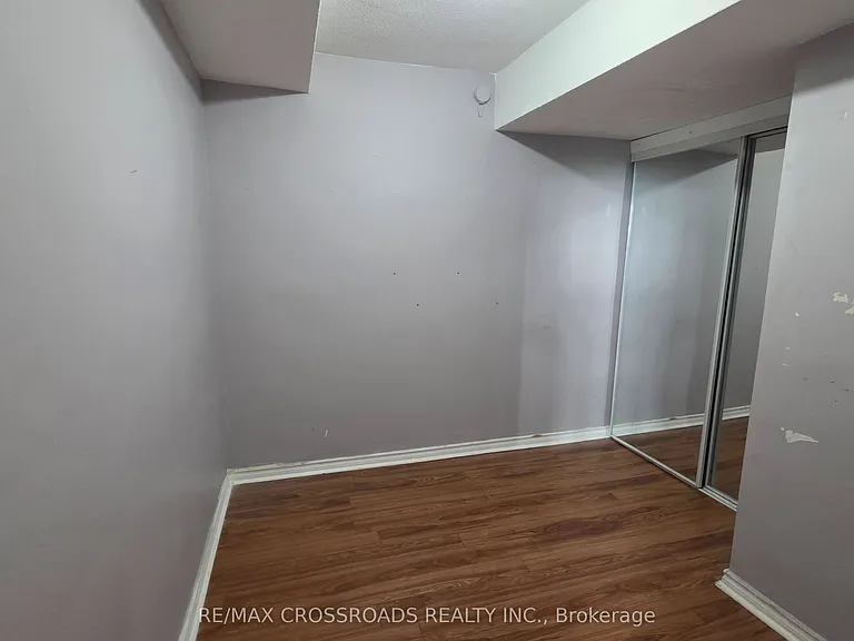 180 Markham Rd #921 — Photo 27