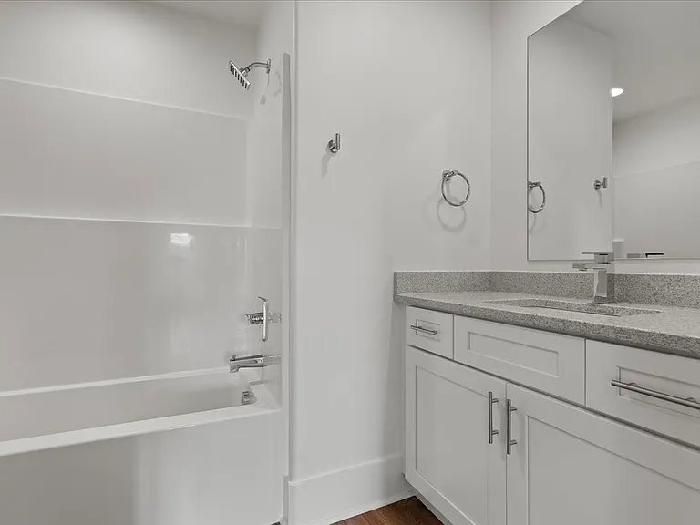 501 W Cheves St #B — Photo 12