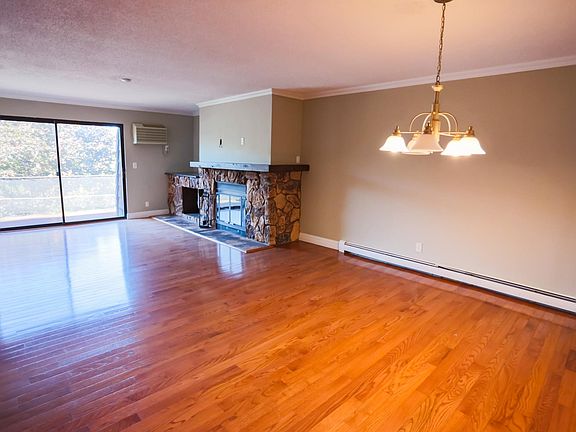 3rd image of 3 Briarcliff Dr S #6