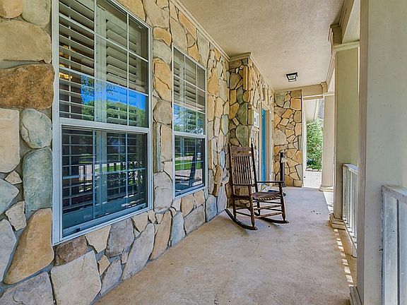 5th image of 4010 Bellinger Way