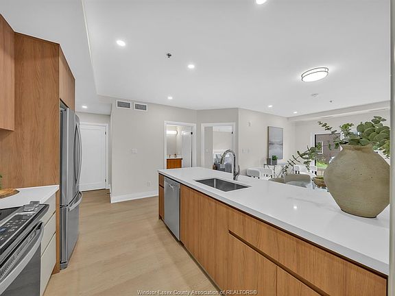 4th image of 11646 Tecumseh Rd E #106