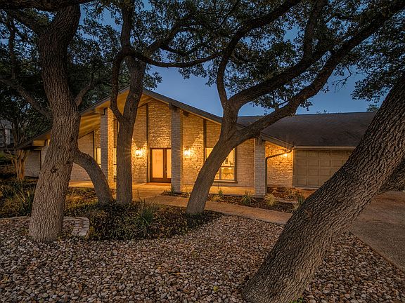 3rd image of 6203 Mesa Dr