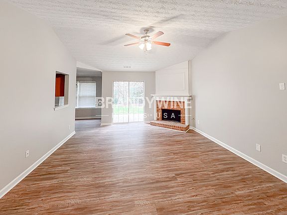 5th image of 2620 Essex Ct
