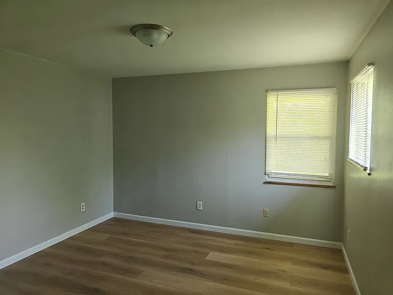 435 Wren Dr — Photo 6