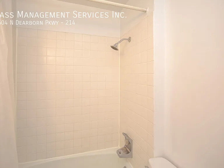 1504 N Dearborn Pkwy, Chicago, IL — Photo 81